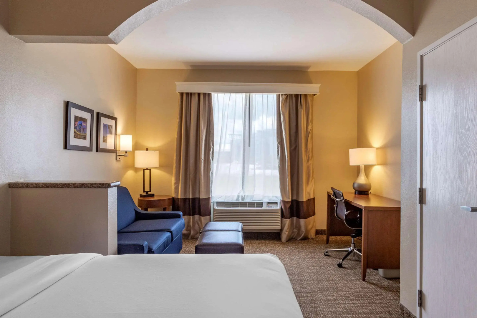 Photo - Comfort Suites Houston near Medical Center- NRG Stadium