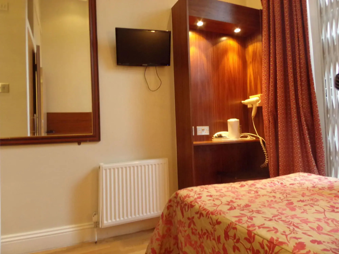 Photo - Wedgewood Hotel