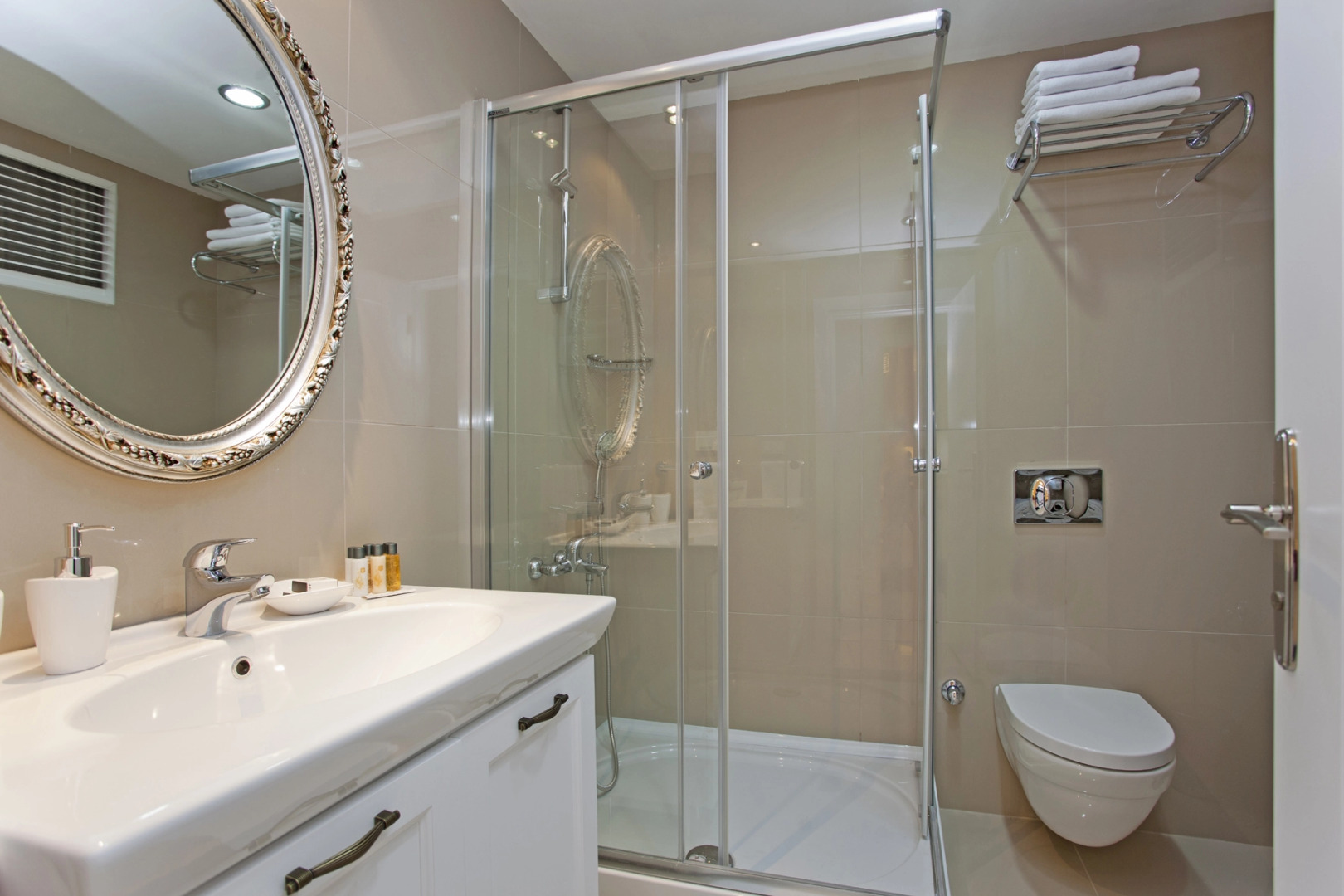 Photo - The Room Hotel & Apartments