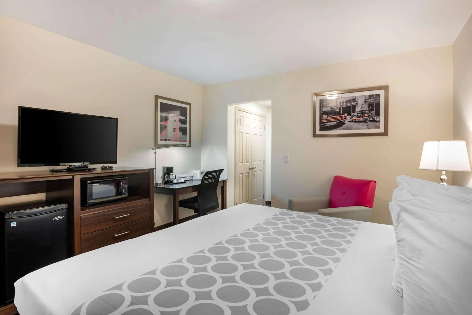 Photo - Downtown Hollywood Gardens Inn & Suites
