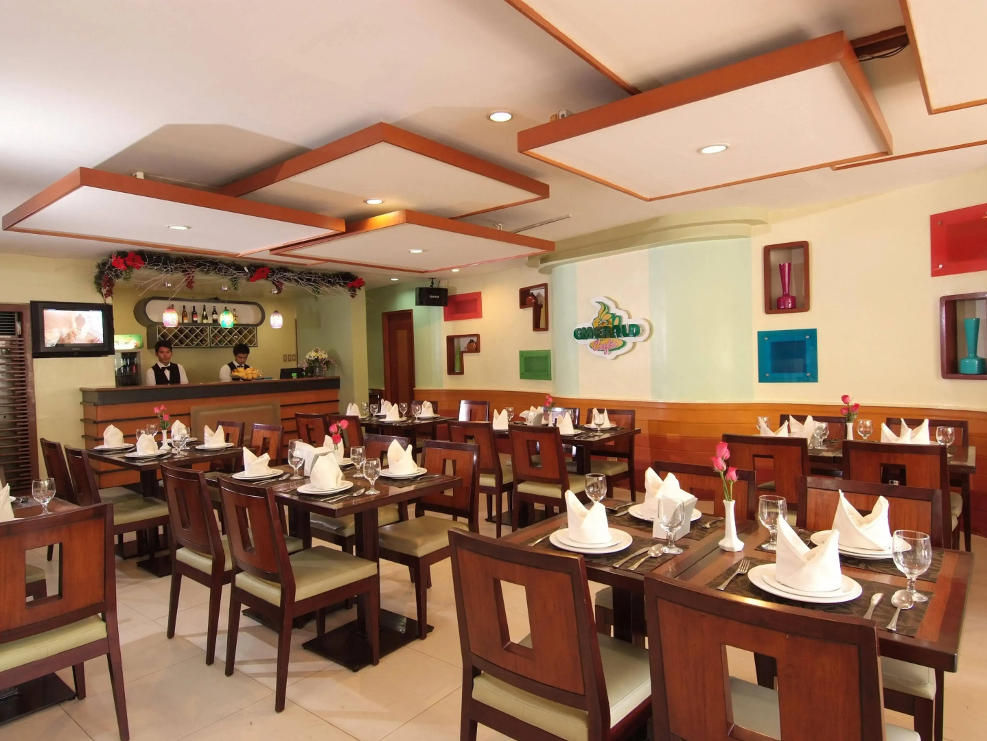 Photo - Golden Valley Hotel