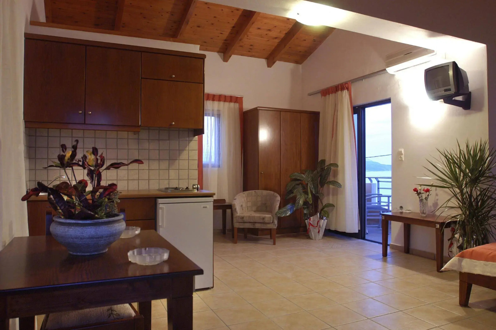 Photo - Sunrise Suites & Apartments