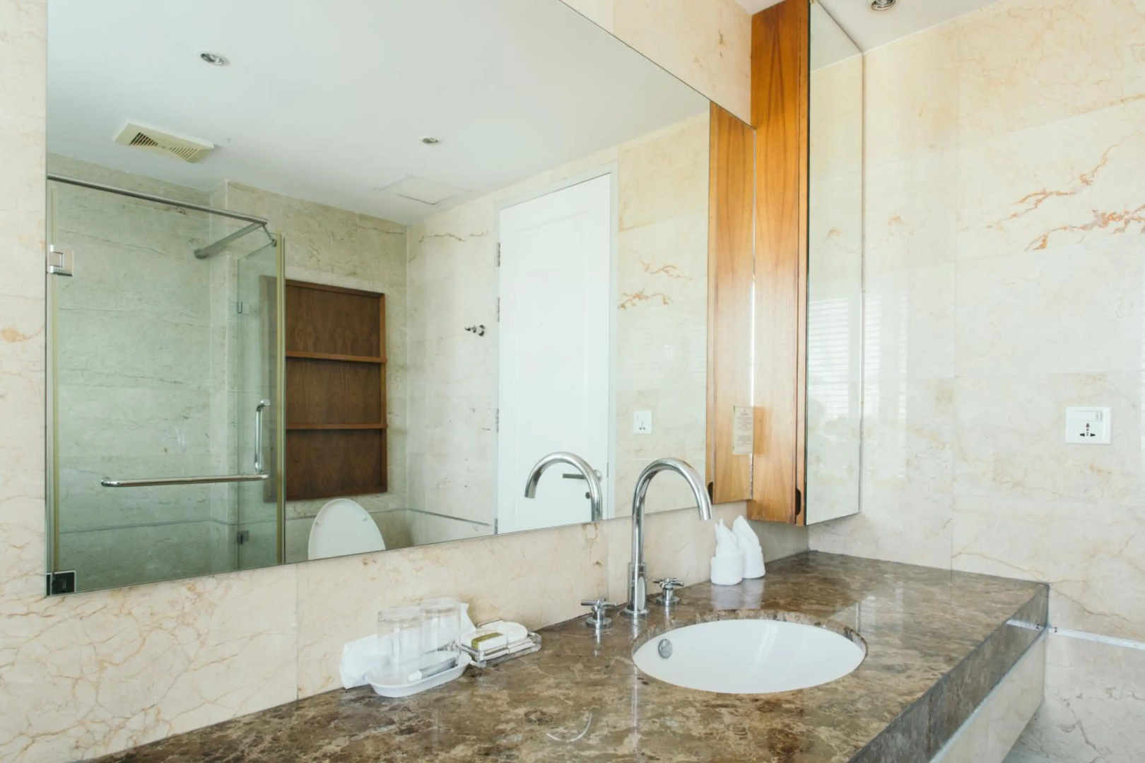 Photo - Thomson Residence Hotel