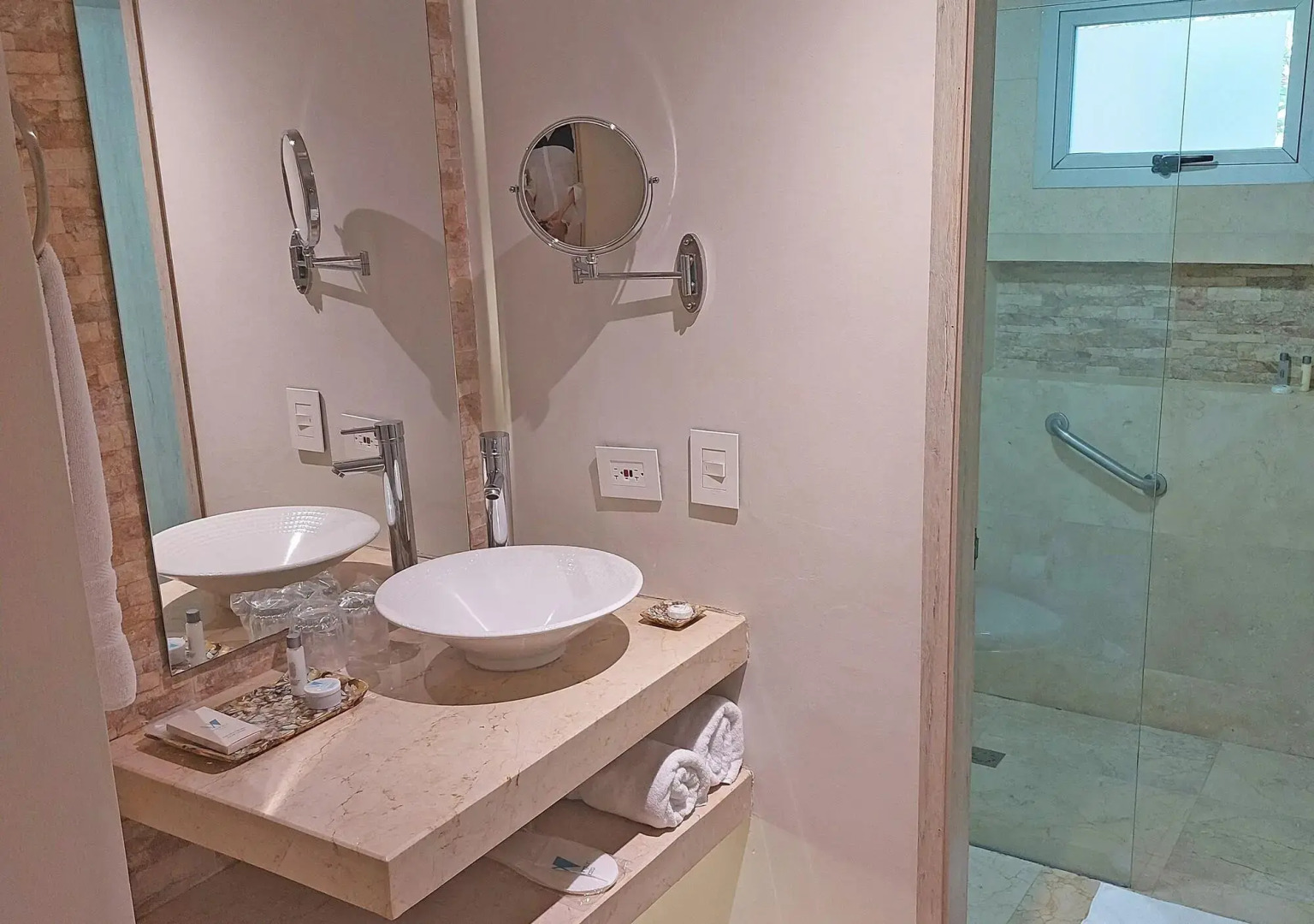 Photo - Washington Plaza