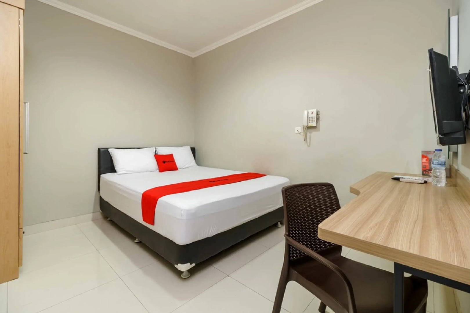 Foto - RedDoorz Plus near Mangga Besar Station 2