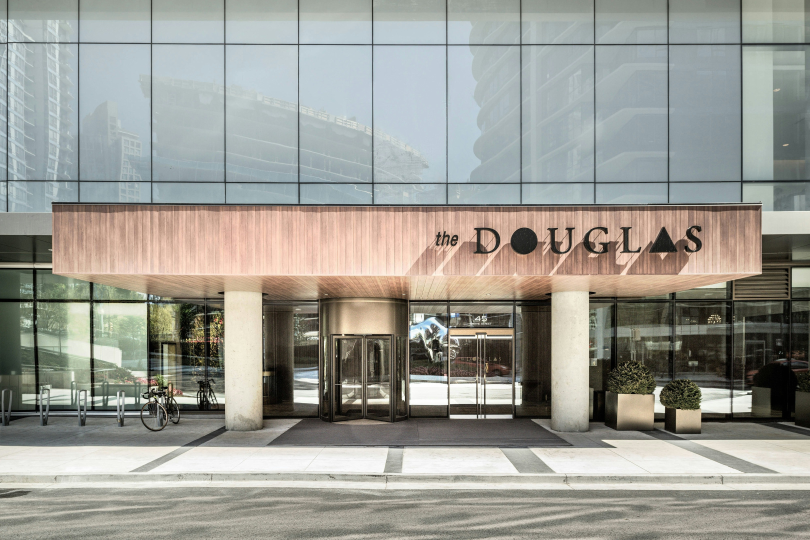 Photo - the DOUGLAS, Autograph Collection