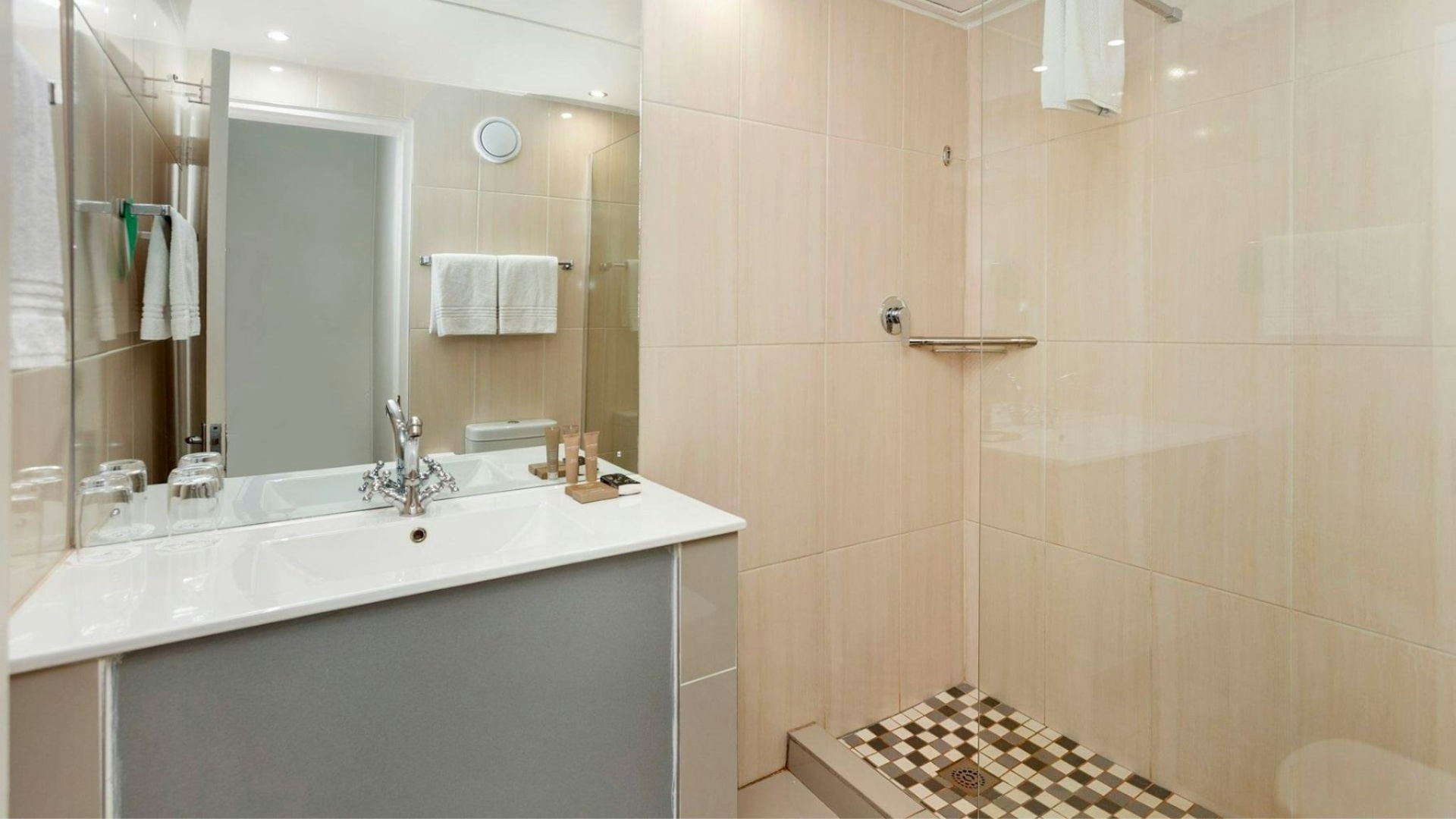 Photo - The Parktonian All Suite Hotel