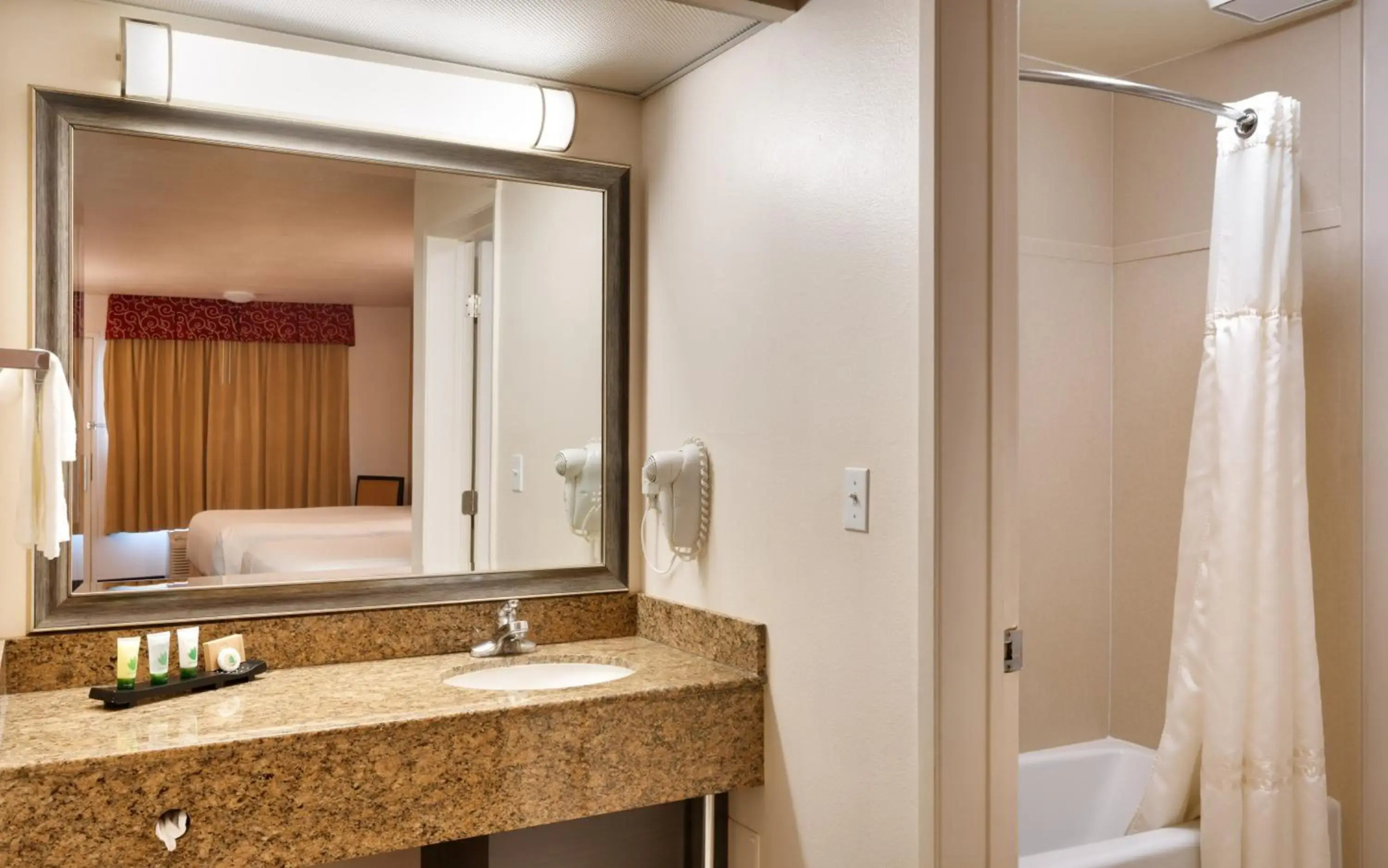 Foto - Cortona Inn and Suites Anaheim Resort