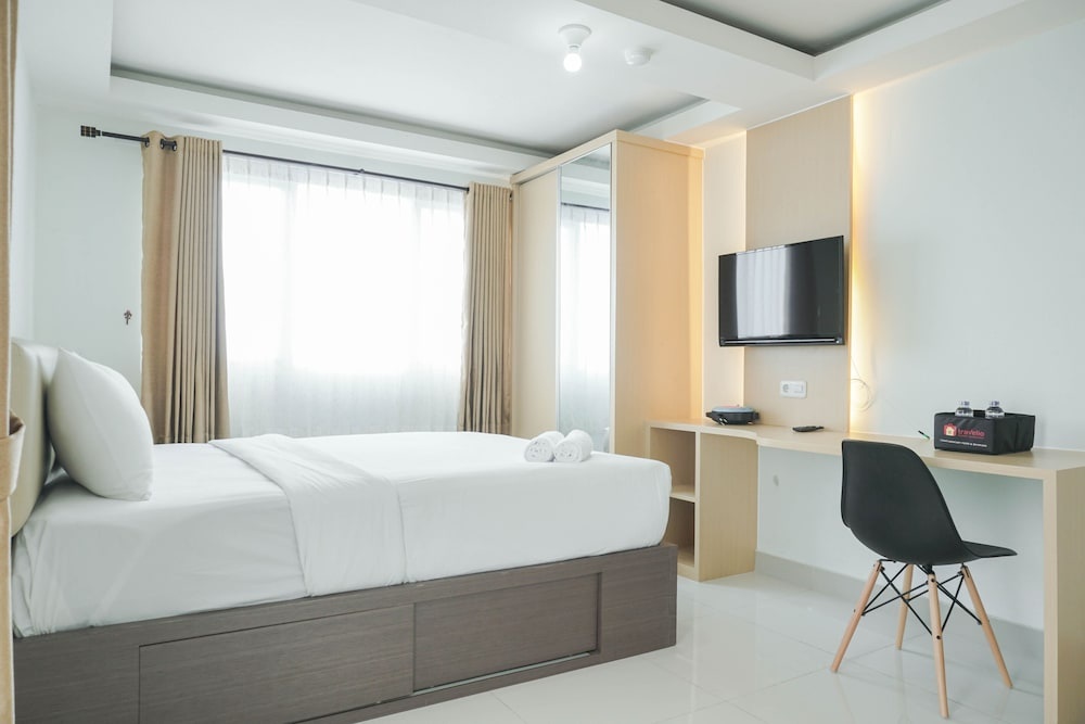 Comfortable and Homey Studio at Amethyst Apartment