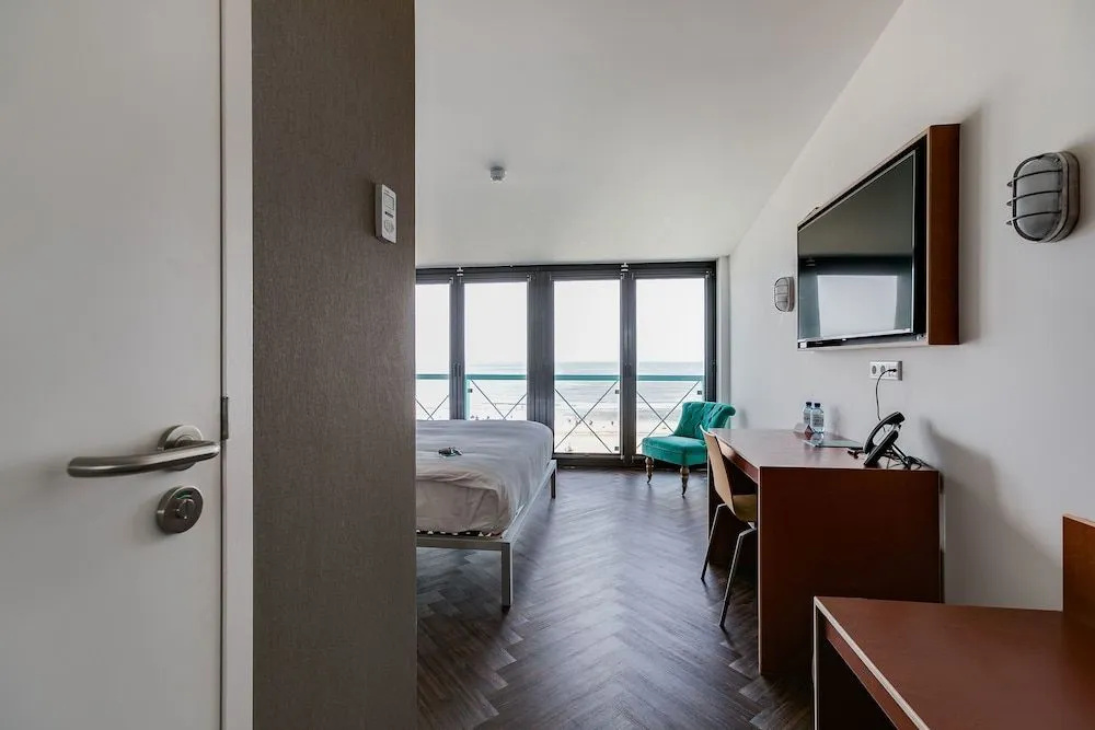 Photo - Beachhouse Hotel