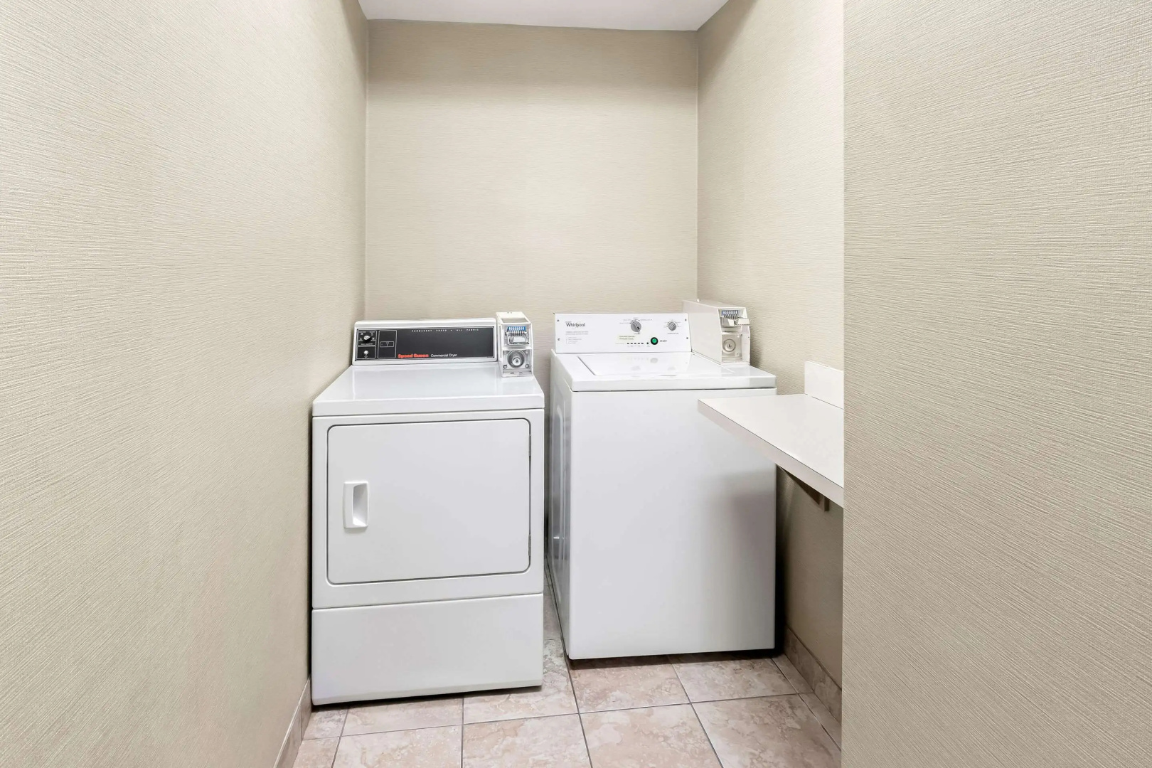 Photo - Comfort Suites Portland Airport
