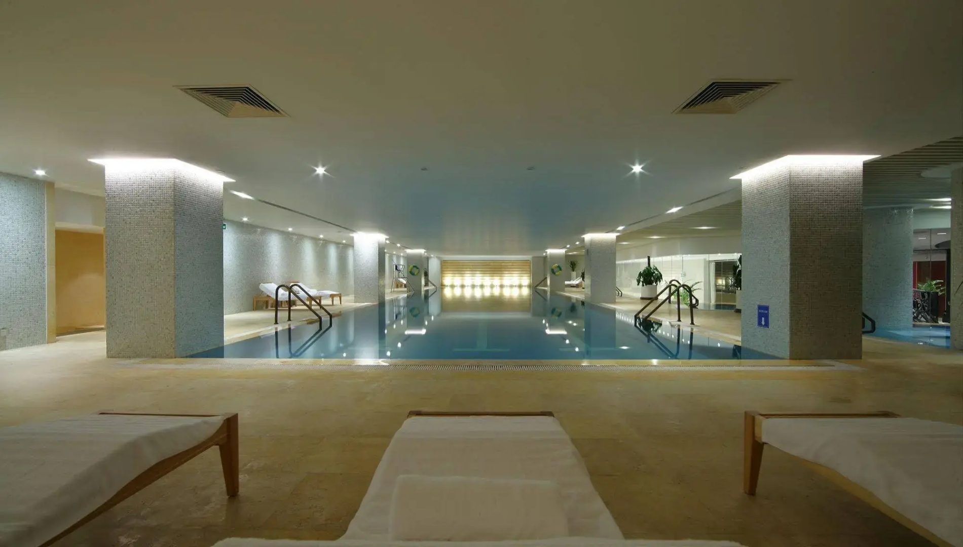 Photo - The Lakeview Hotel