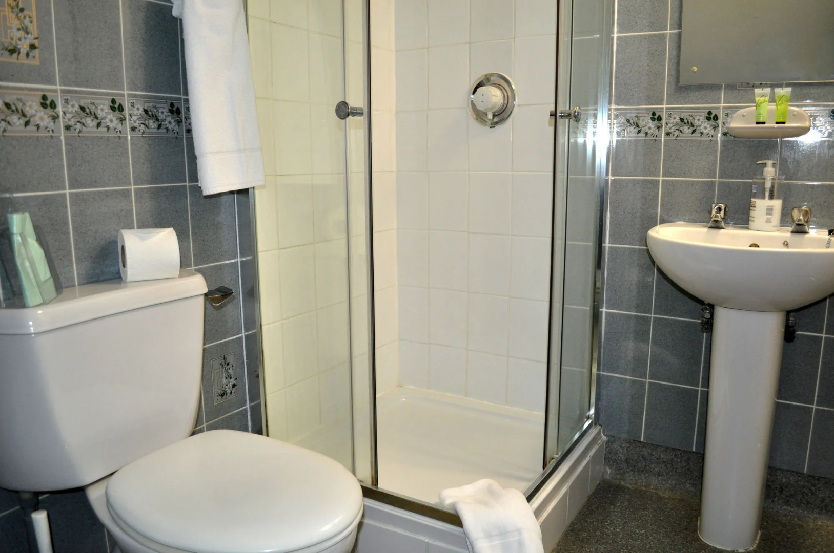 Photo - Little Foxes Hotel & Gatwick Airport Parking