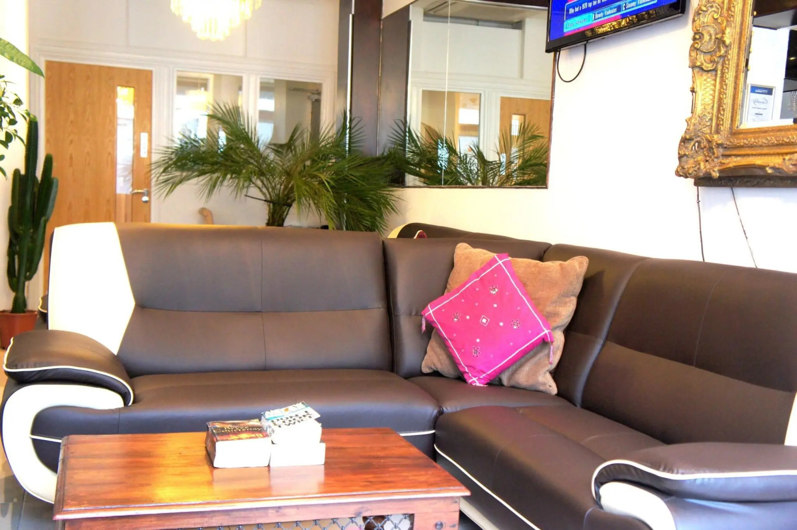 Photo - Plaza London Hotel