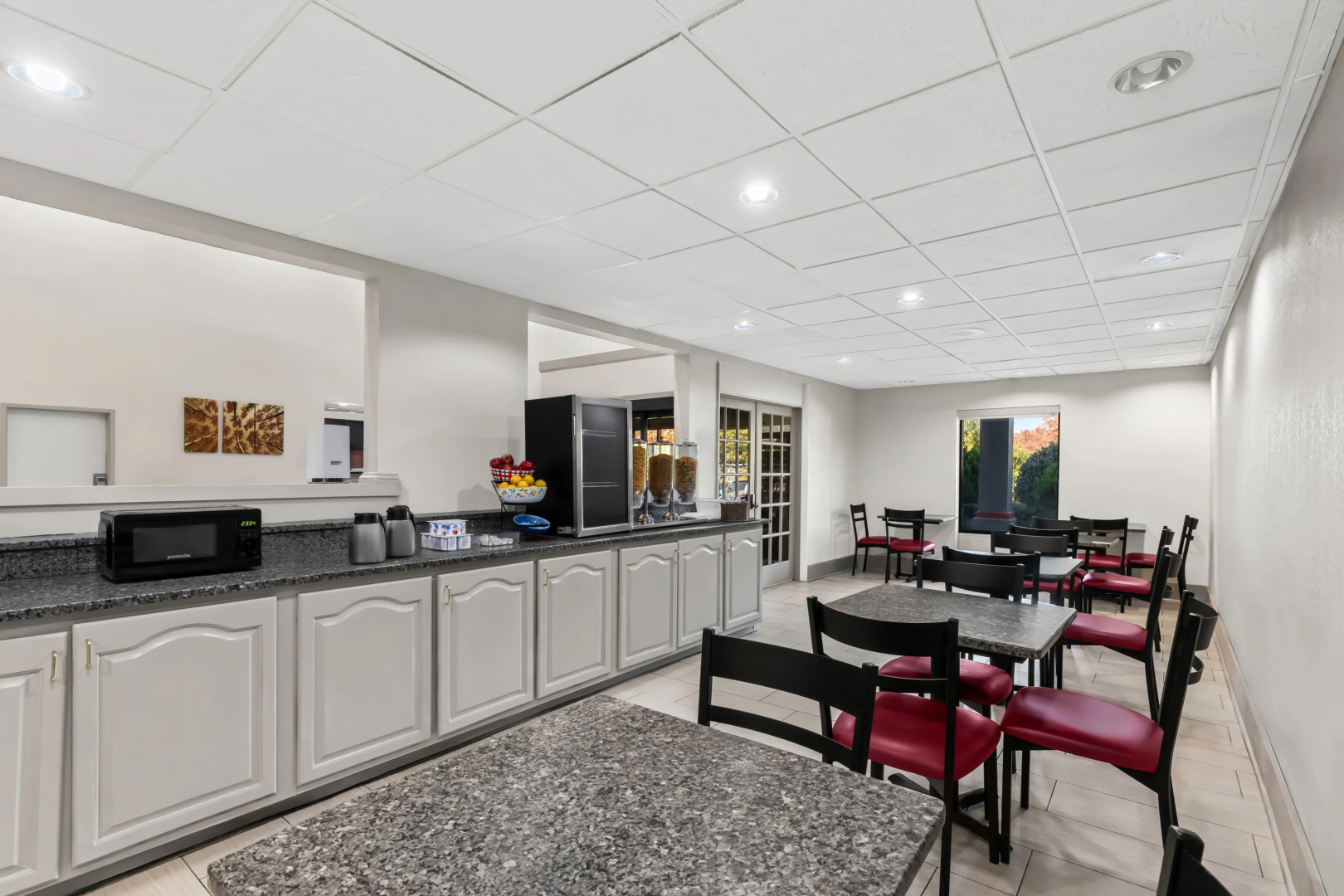 Photo - Red Roof PLUS+ & Suites Atlanta Airport South