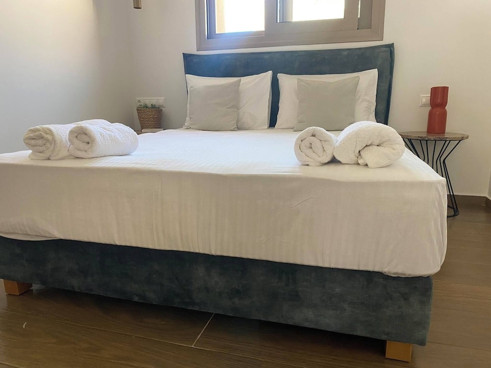 Oniropetra Luxury Suites