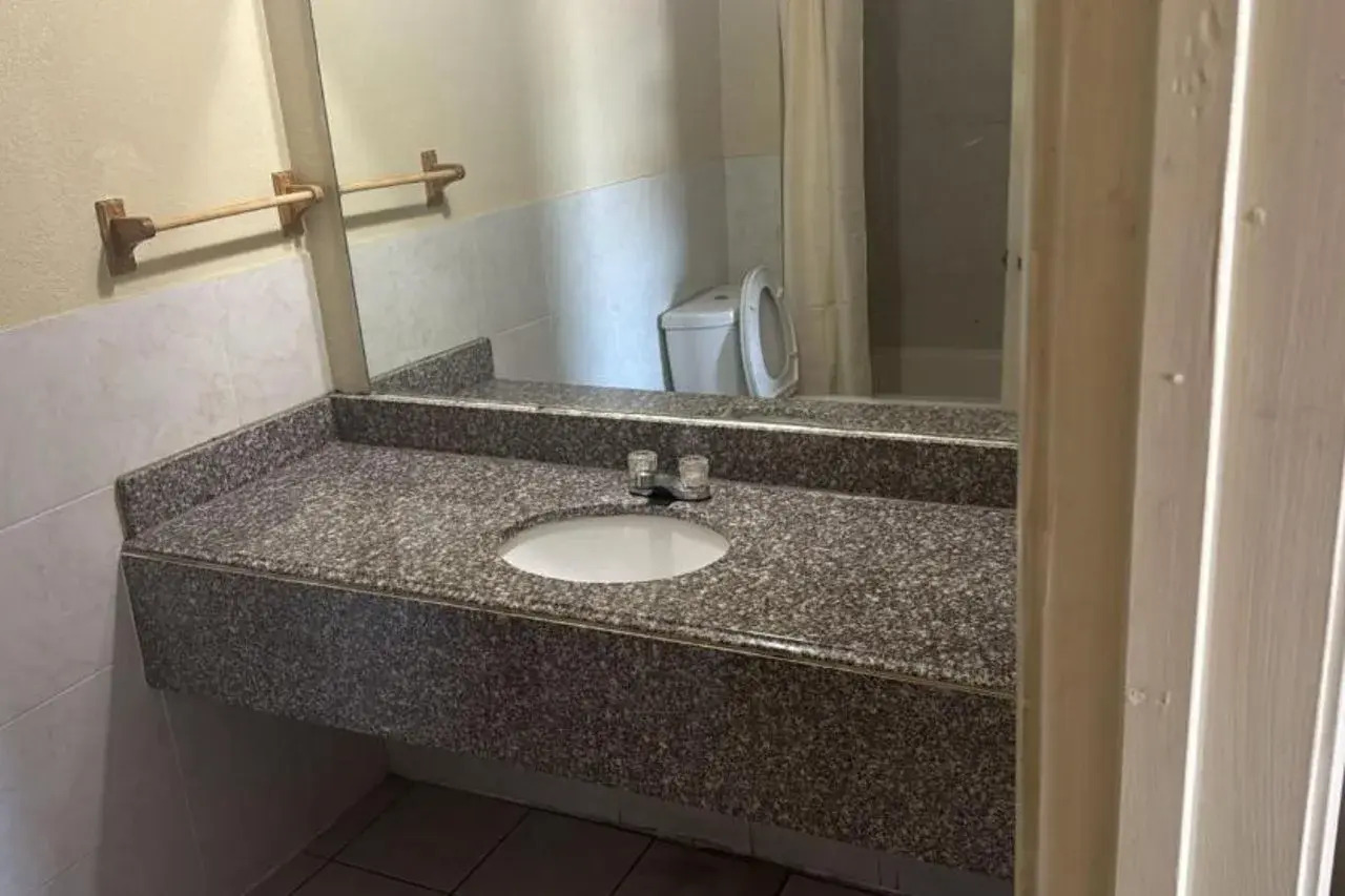 Photo - Cole Manor Motel By OYO Love Field Market Center