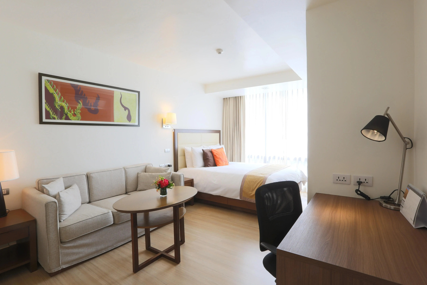 Photo - Oakwood Residence Sukhumvit 24 Bangkok