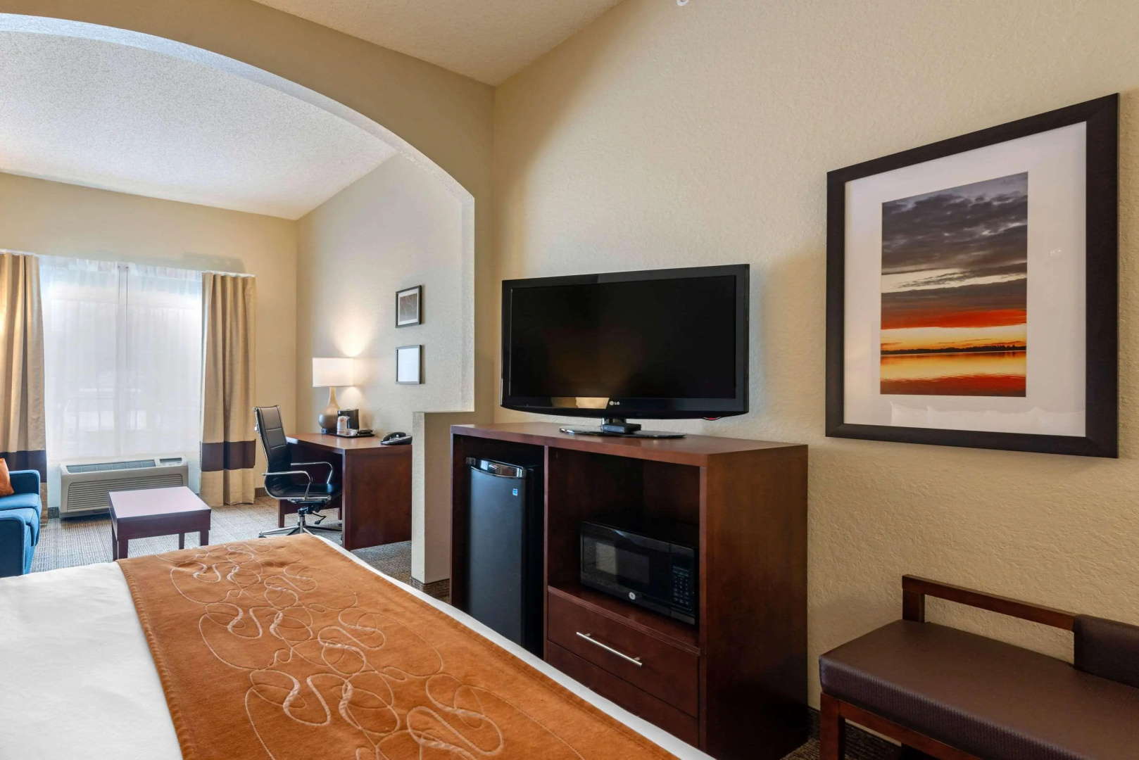 Photo - Comfort Suites Downtown