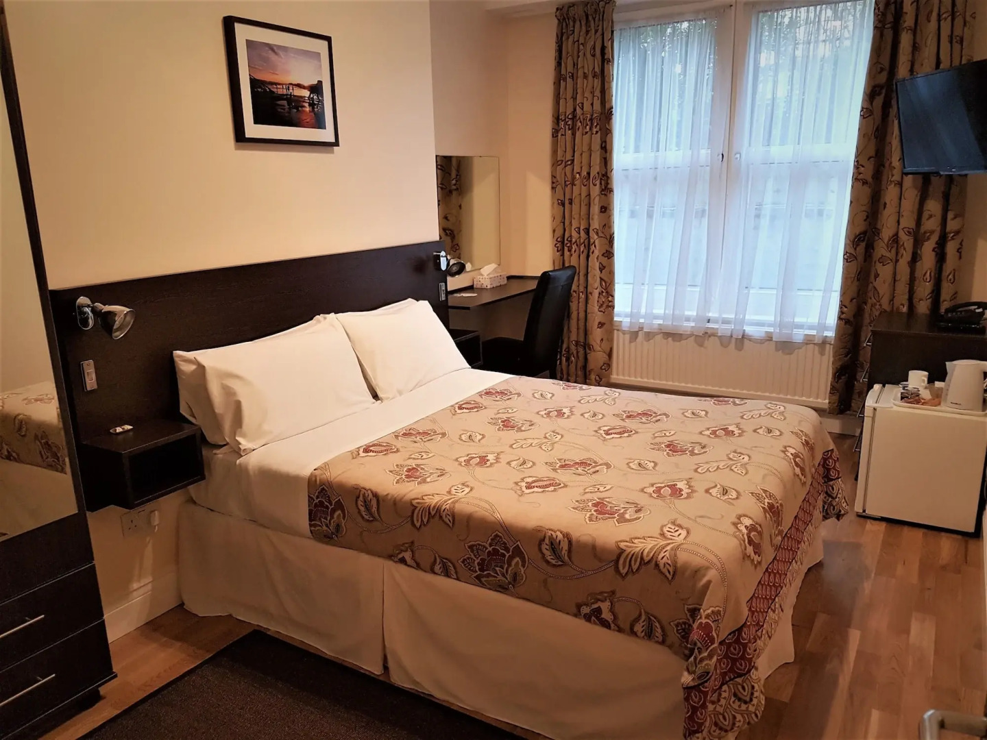 Photo - The Gateway Hotel