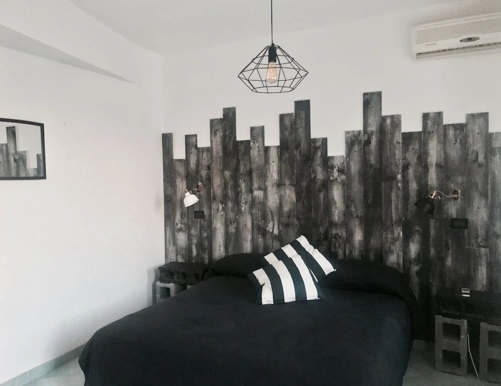 Foto - Black Market Hotel