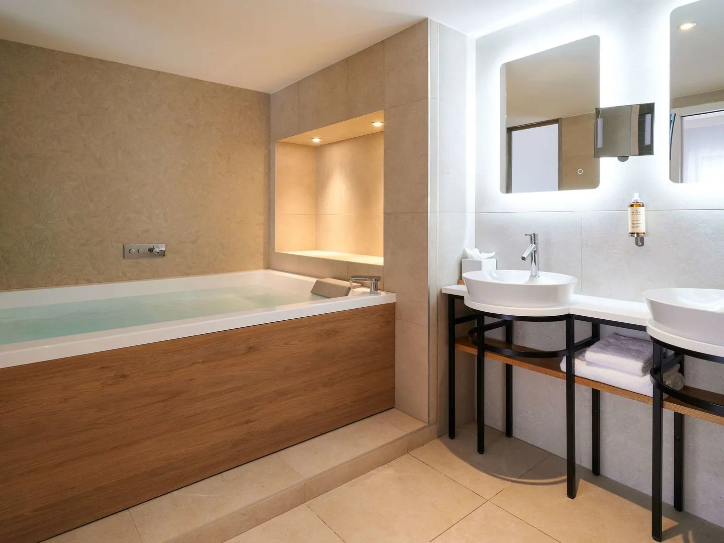 Foto - Mercure Avignon TGV Hotel & Spa