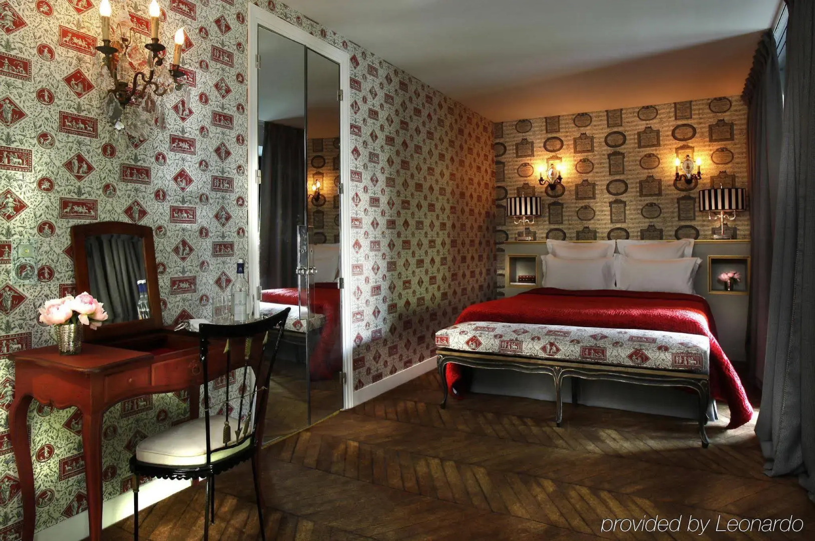 Photo - Saint James Paris