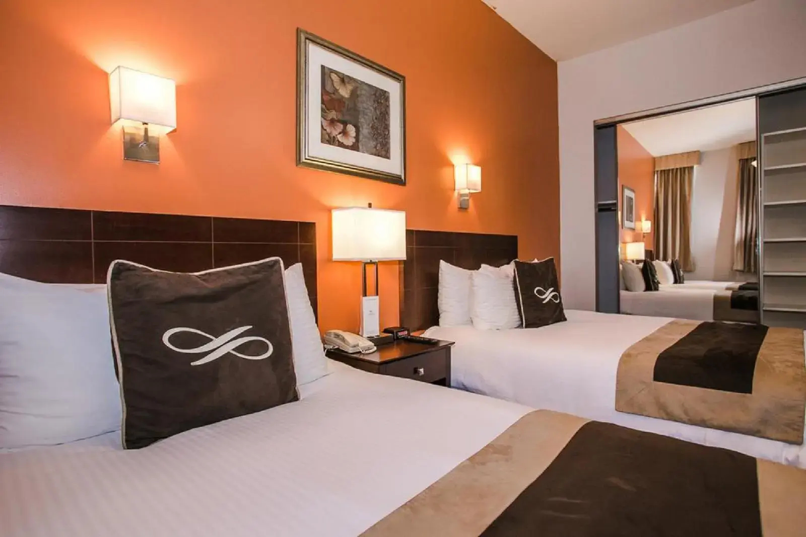 Photo - Pointe Plaza Hotel