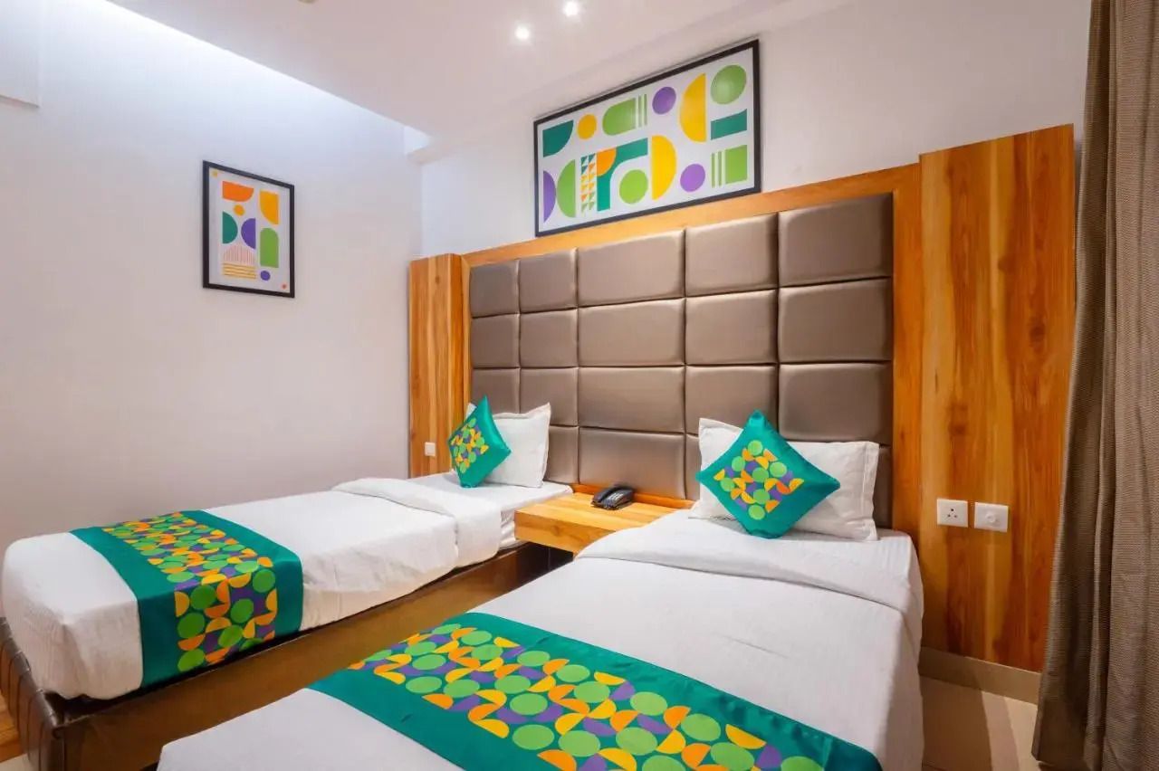 Foto - Treebo Twin Tree