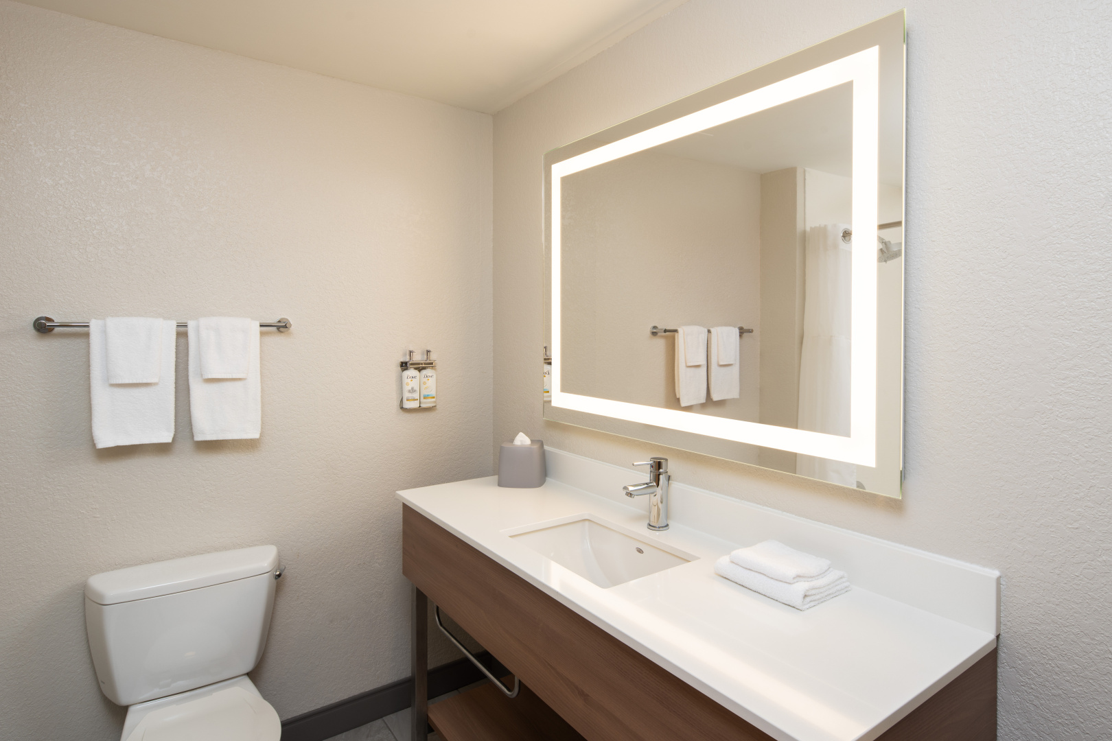 Photo - Holiday Inn Express Miami Airport Blue Lagoon Area by IHG