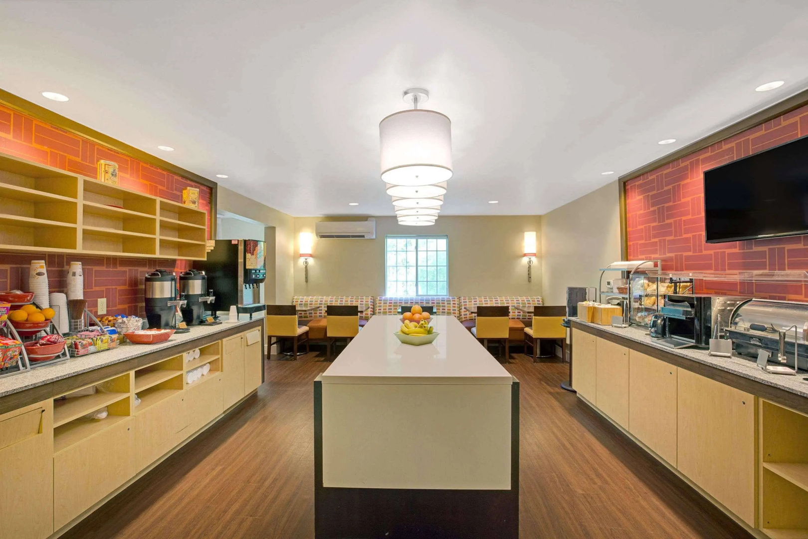 Foto - Suburban Studios Charlotte – Executive Park