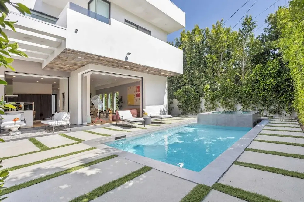 Foto - Luxe Weho Villa, Walk to Melrose Ave, Pool + Hot Tub North Vista by Avantstay