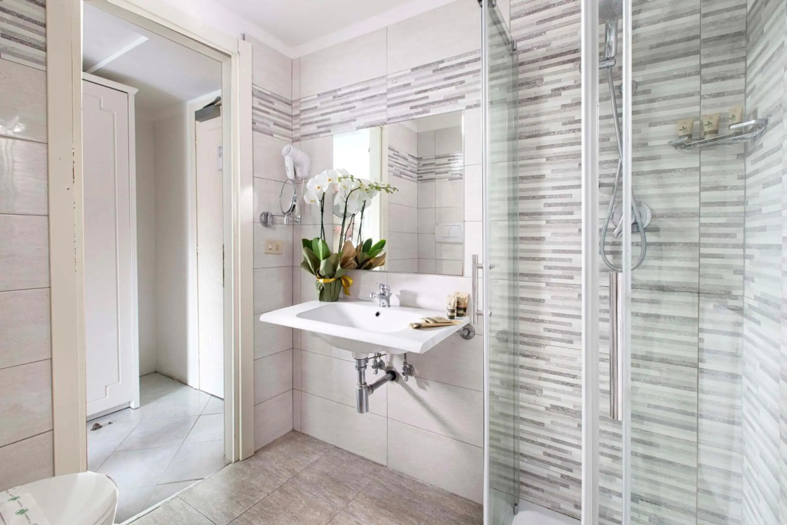 Photo - Admiral Hotel