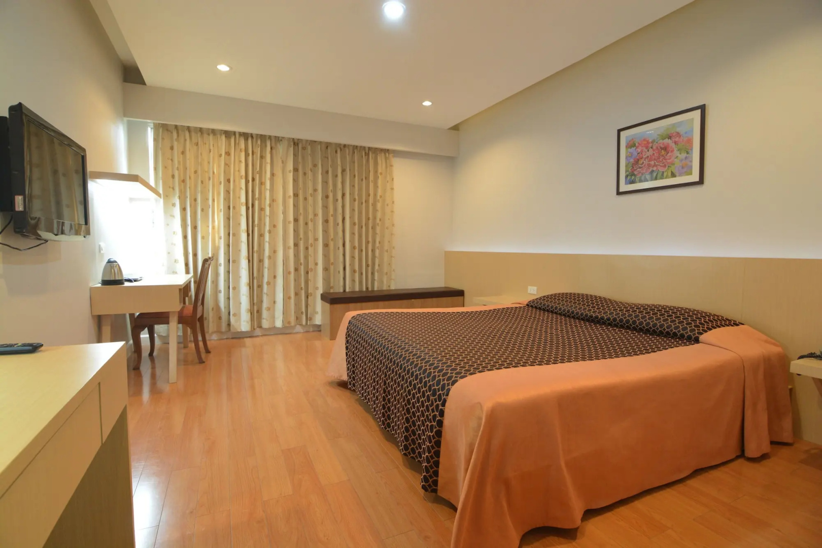 Charoen Hotel