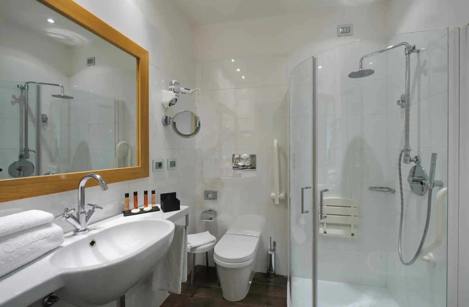 Photo - Hotel Canada