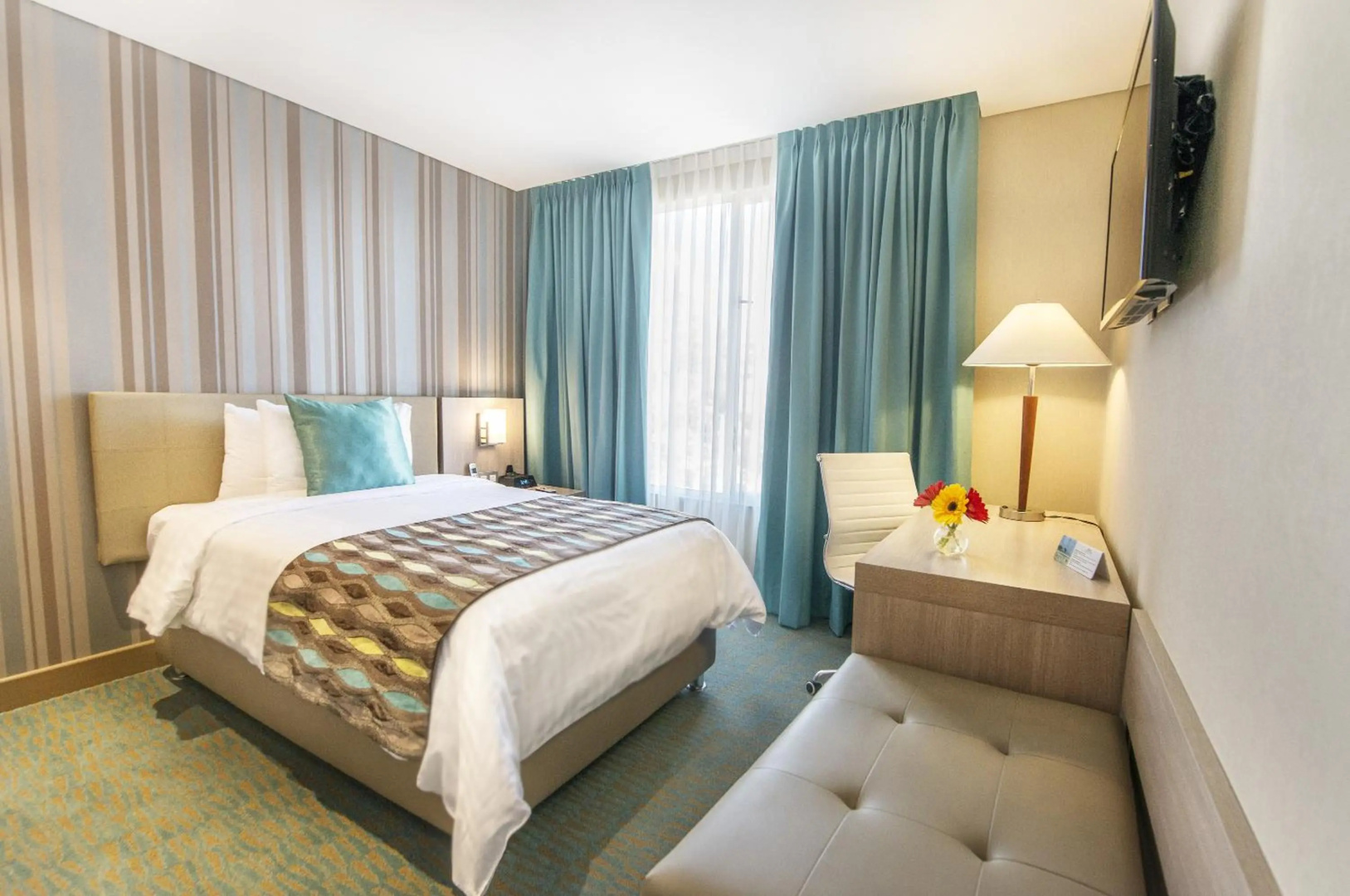 Photo - Hotel Plaza Suites