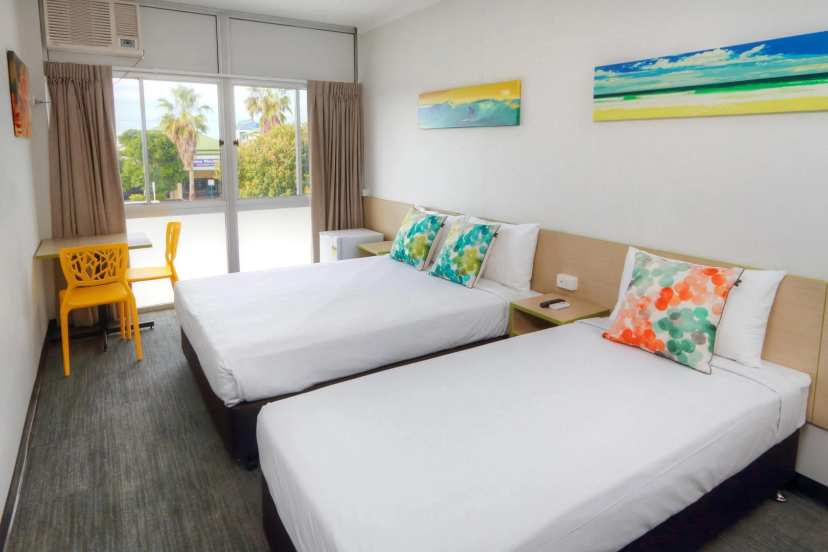 Photo - Palm Beach Hotel