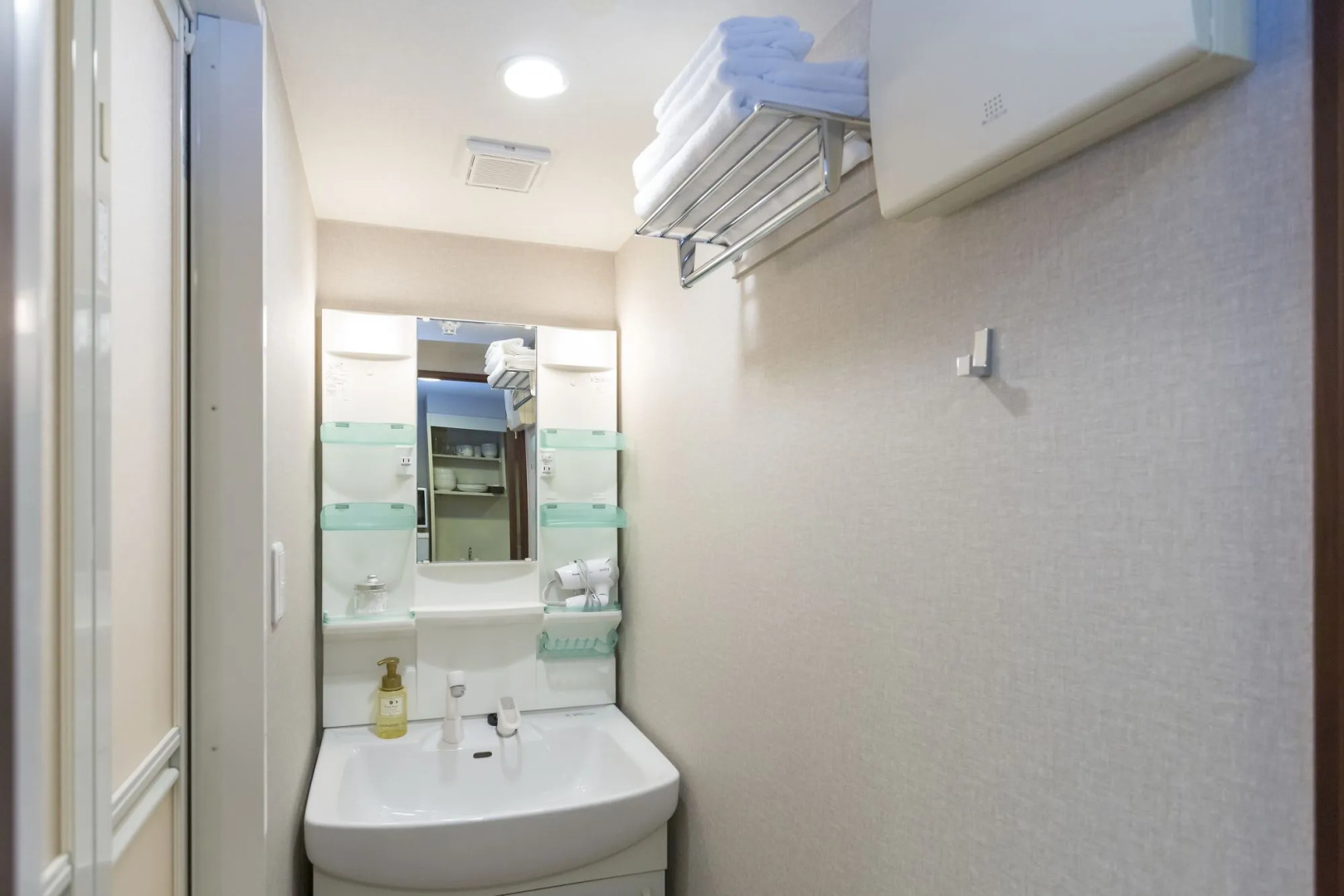 Photo - Rinn Sanjo Ohashi East