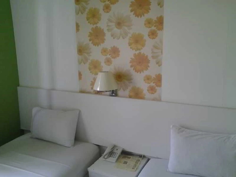 Photo - Hotel O Gambir Near Juanda Station Formerly Bunga Dahlia