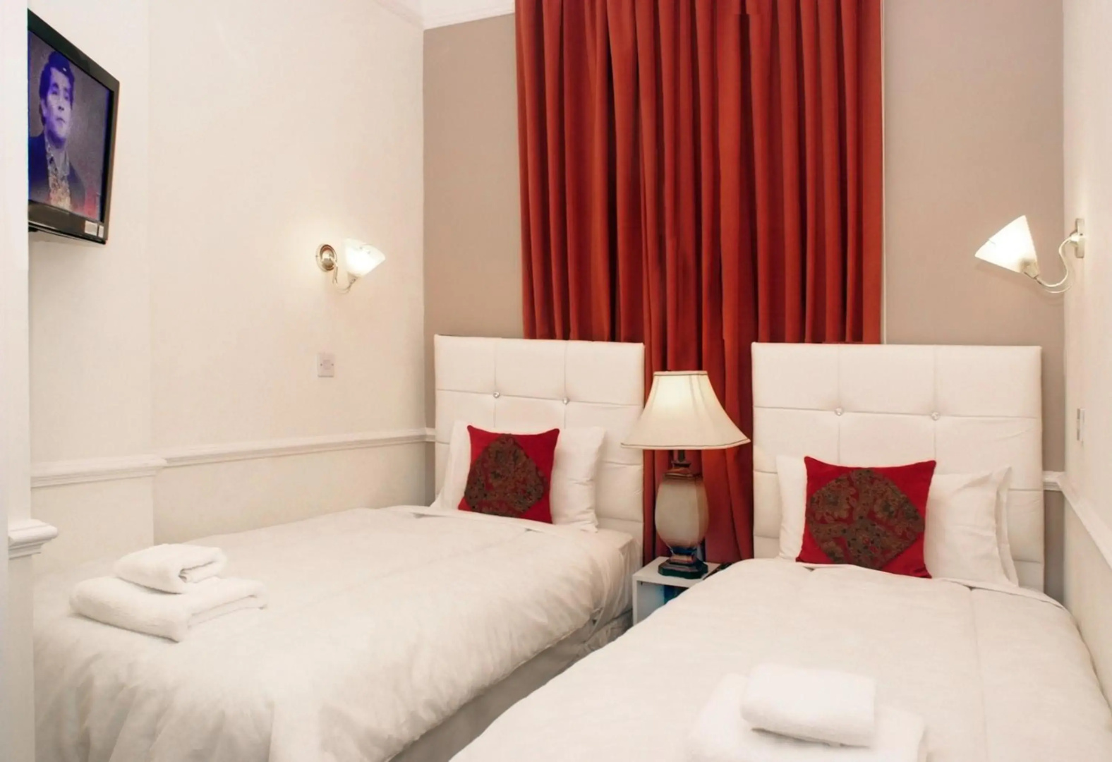 Photo - Classic Hyde Park Hotel