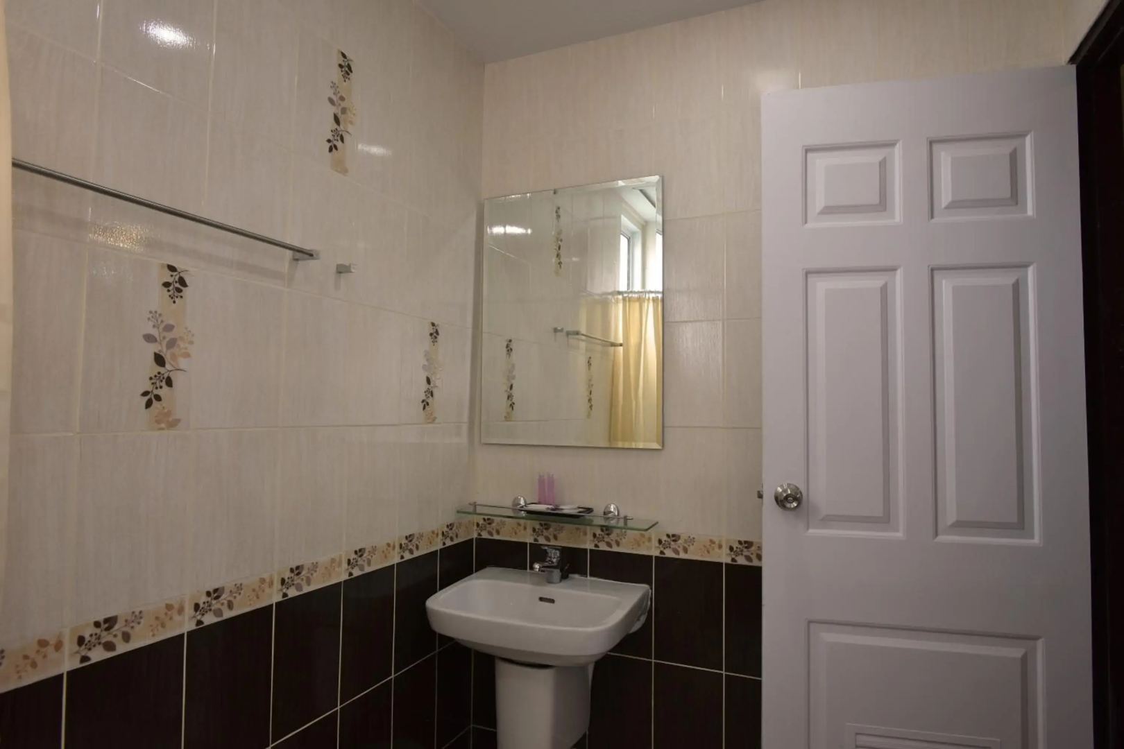 Photo - Gold Airport Suites