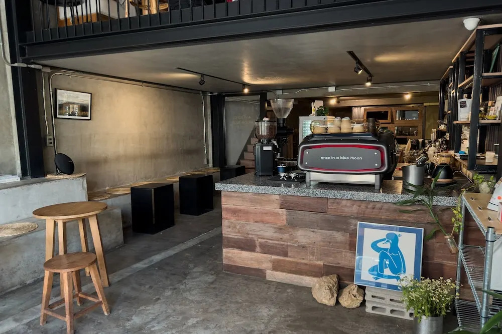 Foto - Once in a Blue Moon Cafe and Hostel