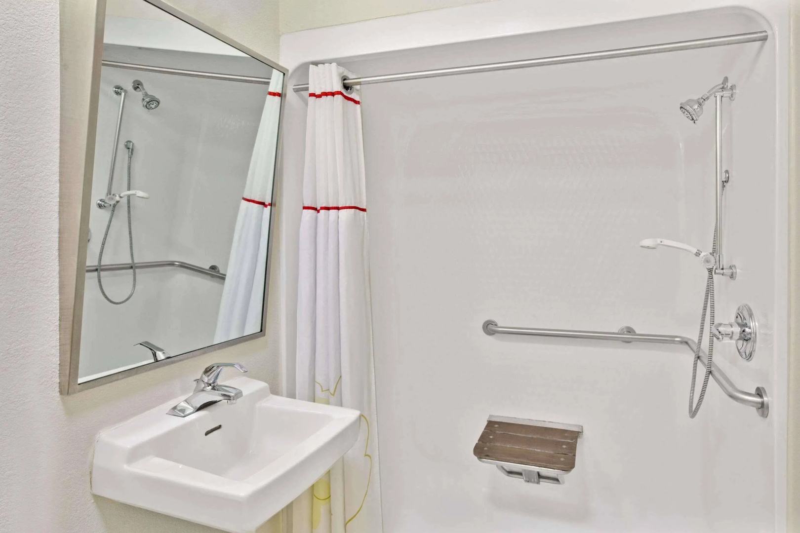 Foto - Suburban Studios Charlotte – Executive Park