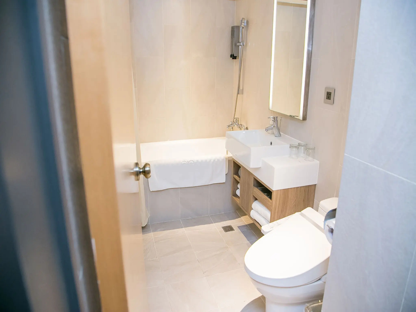 Photo - Royal Inn Taipei Nanxi - MRT Zhongshan Station