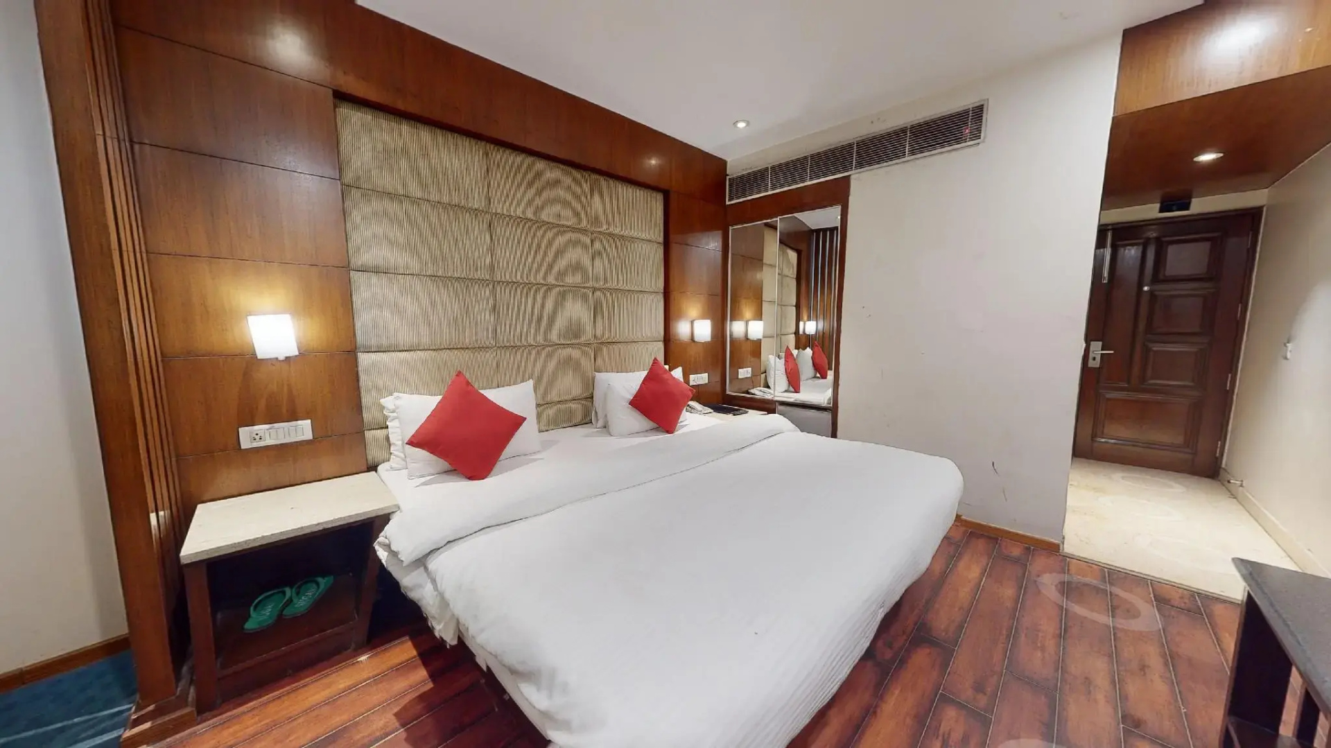 Photo - Hotel Aura - Near to New Delhi Railway Station