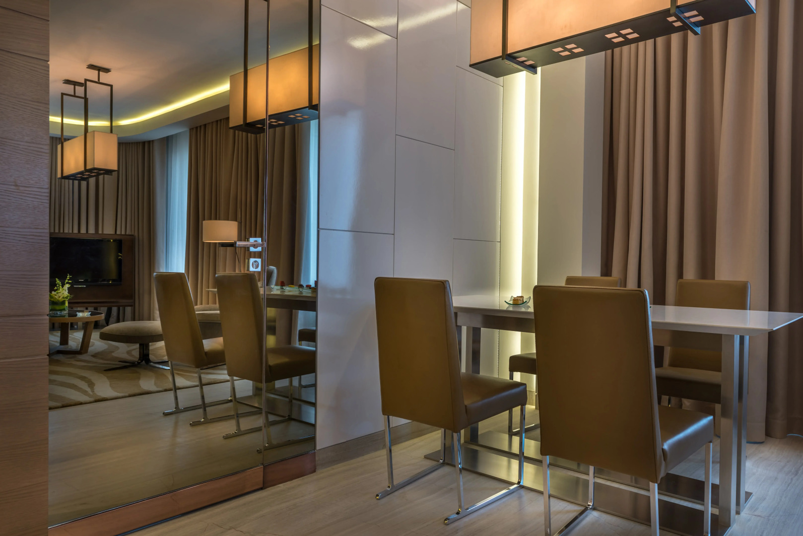 Photo - Towers Rotana - Dubai