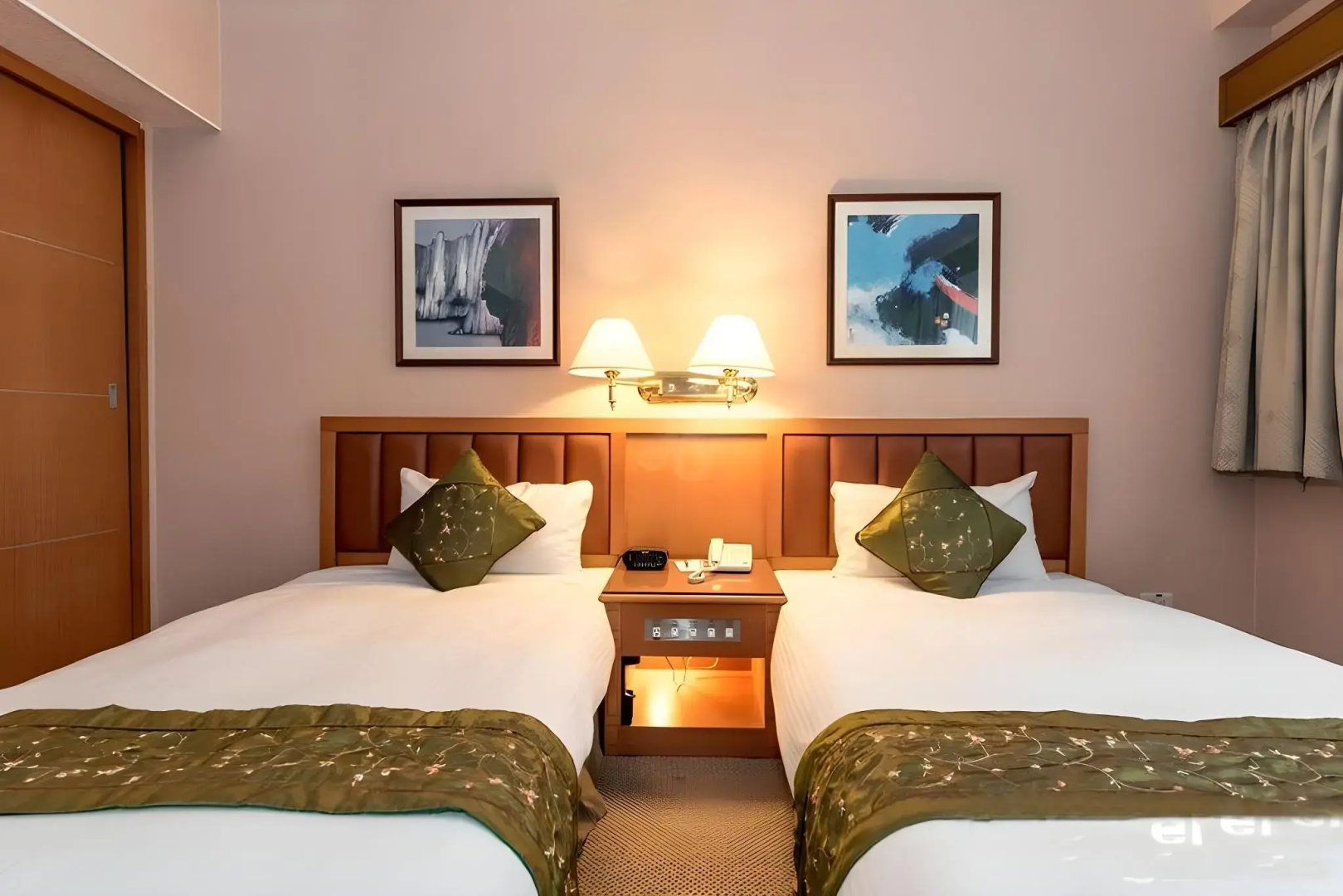 Foto - First Hotel