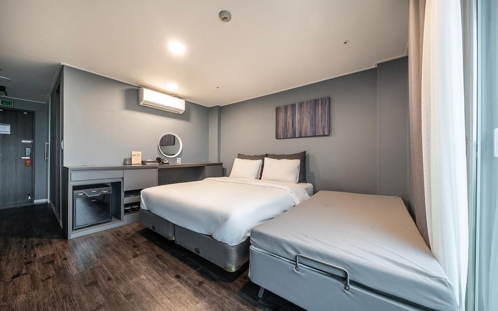 Photo - Myeongdong Young Inn Hotel