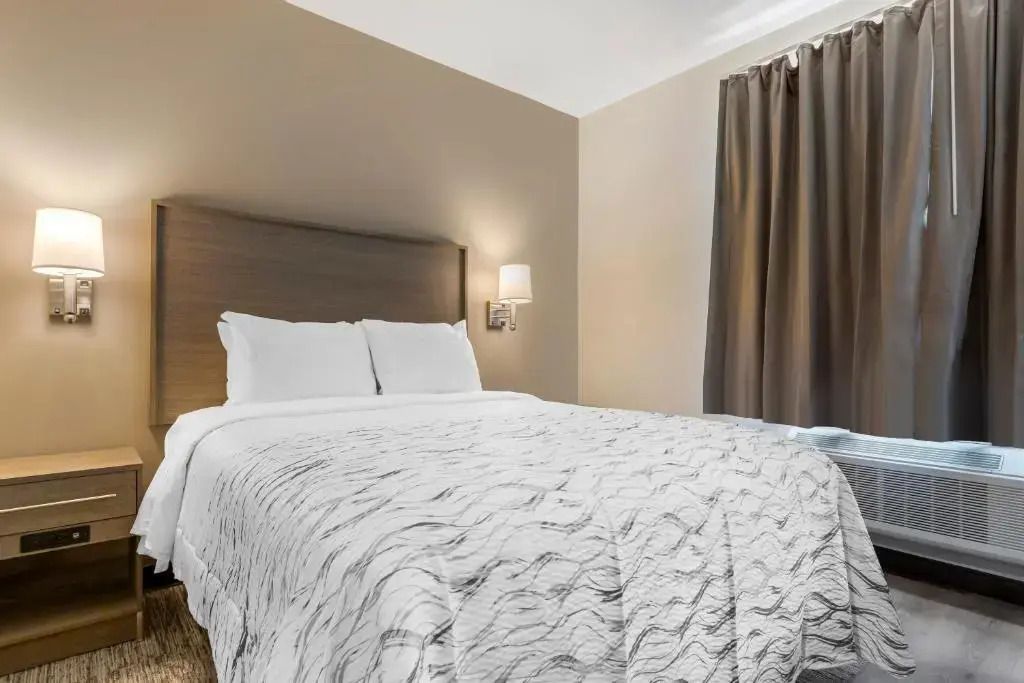 Photo - Red Roof Inn PLUS Jamaica, NY - JFK Airport