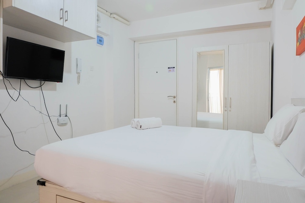 Tidy Studio Apartment at Bassura City near Shopping Mall